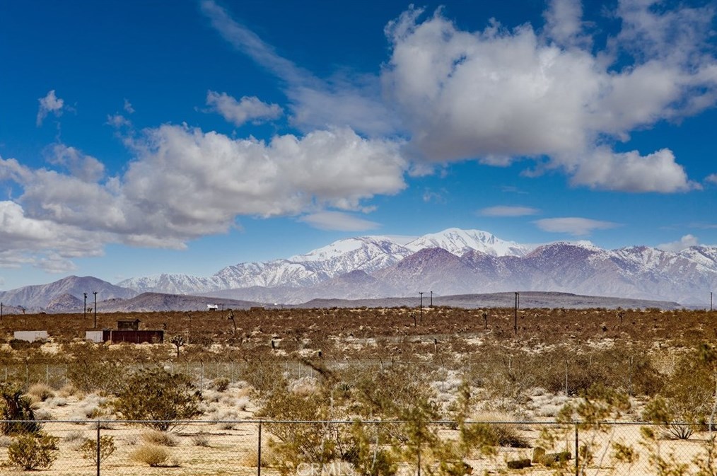 2500 Center Ave, Joshua Tree CA  92252-3387 exterior