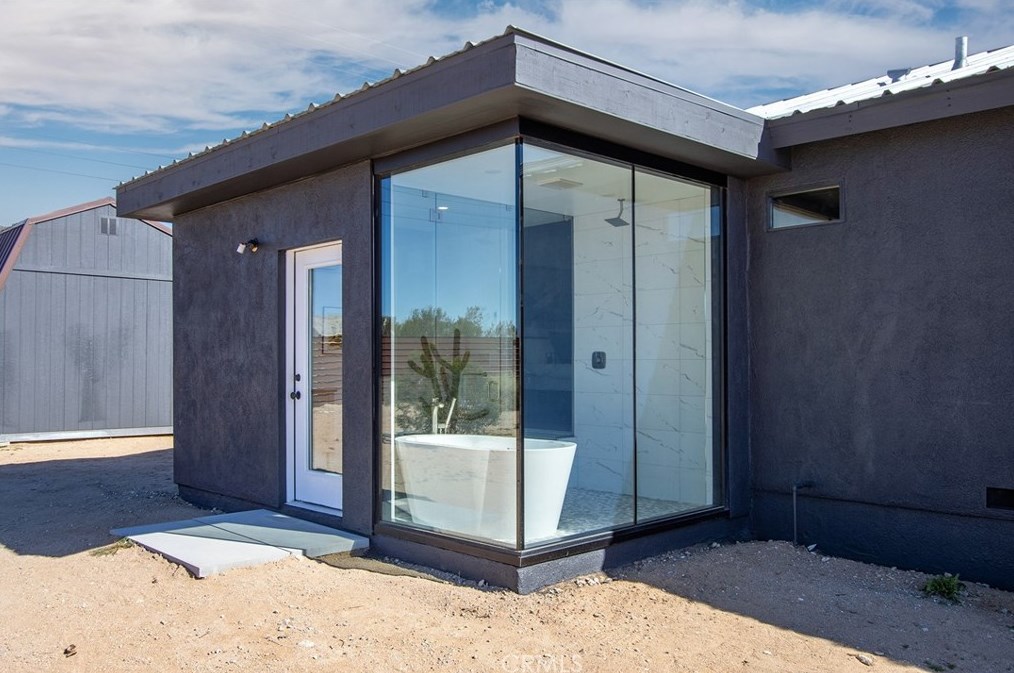 2500 Center Ave, Joshua Tree CA  92252-3387 exterior