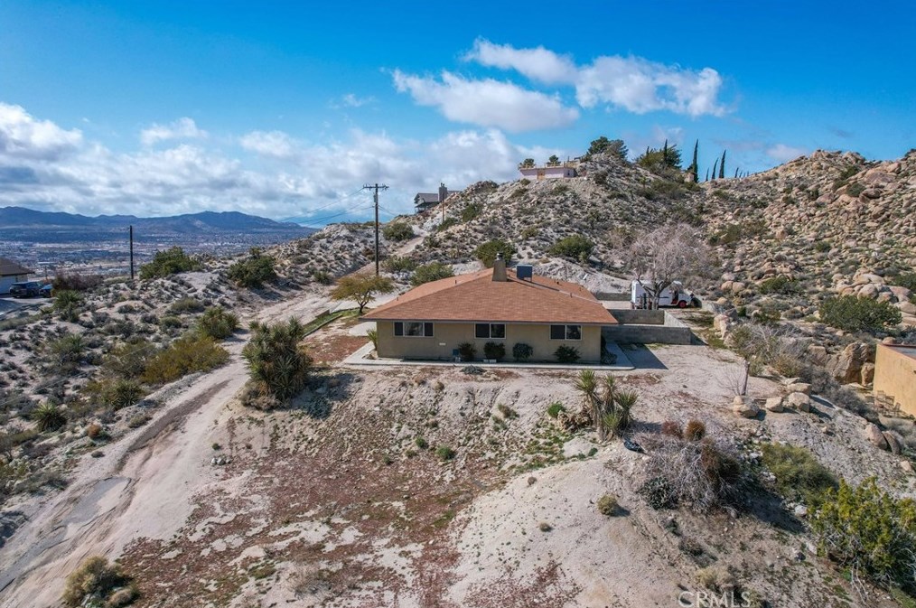 6108 Mandarin Rd, Yucca Valley, CA 92284-2271