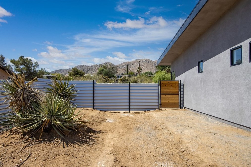 60746 Latham Trl, Joshua Tree CA  92252-2868 exterior