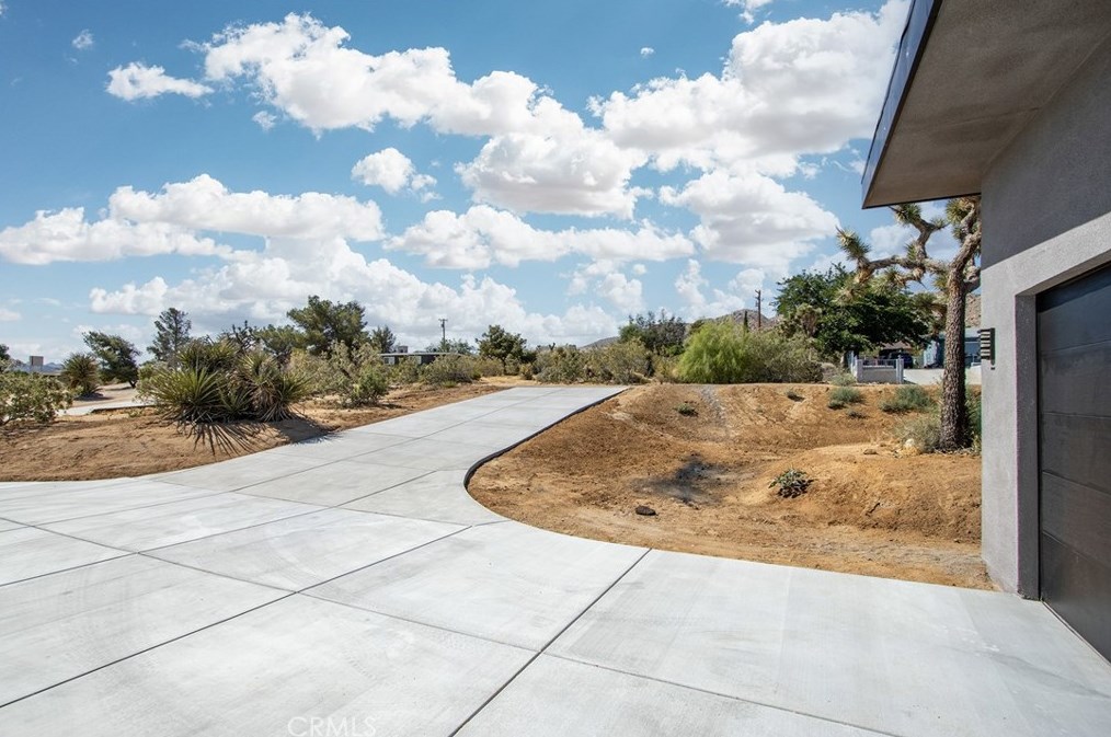 60746 Latham Trl, Joshua Tree CA  92252-2868 exterior