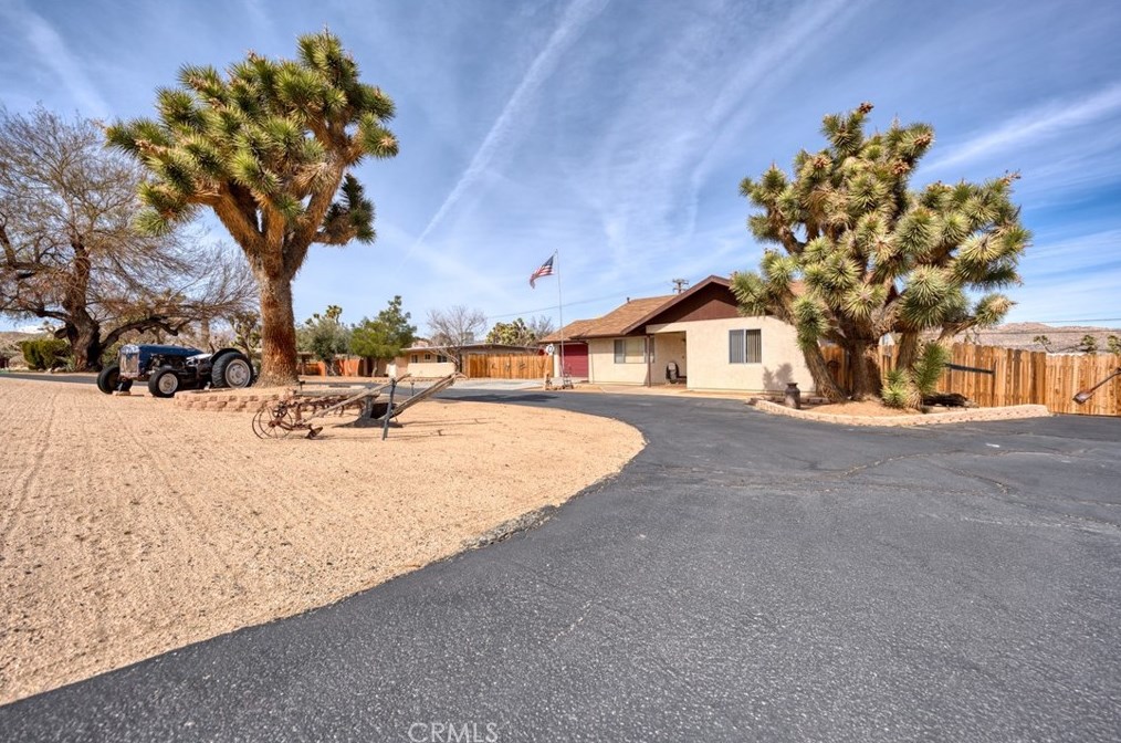 56494 Anaconda Dr, Yucca Valley, CA 92284-4270