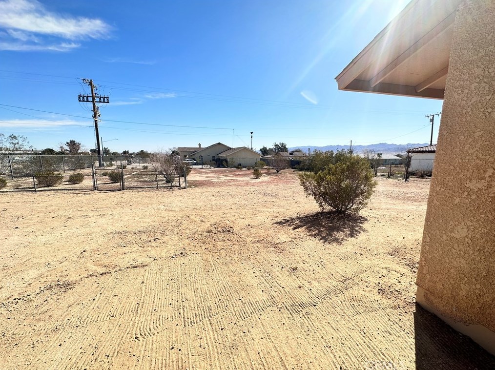 4657 Avenida Del Sol, Joshua Tree CA  92252-1501 exterior