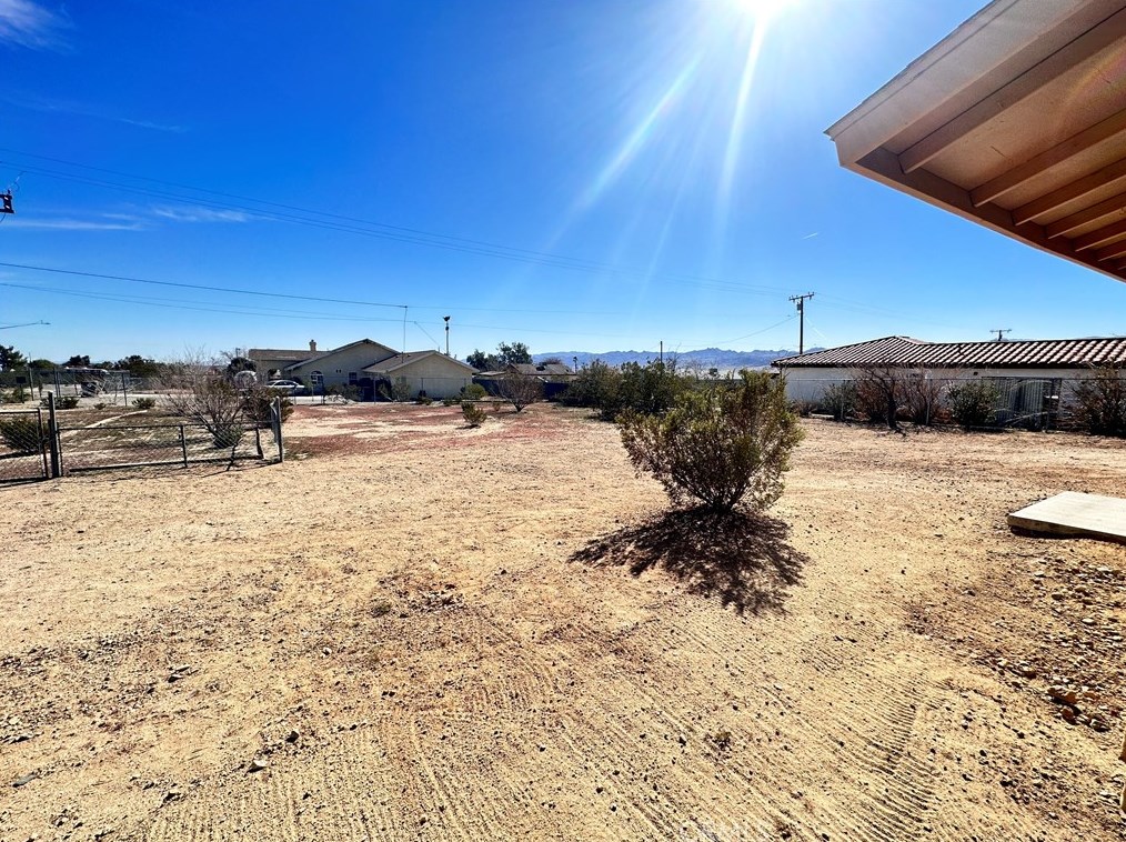 4657 Avenida Del Sol, Joshua Tree CA  92252-1501 exterior