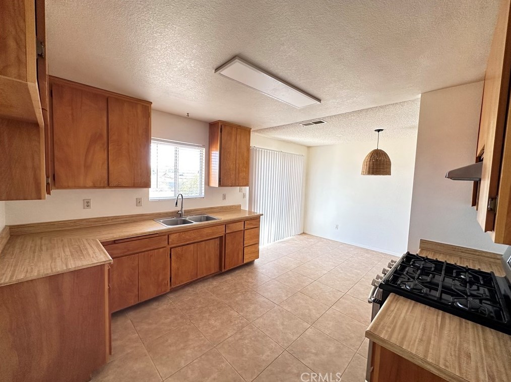 4657 Avenida Del Sol, Joshua Tree CA  92252-1501 exterior