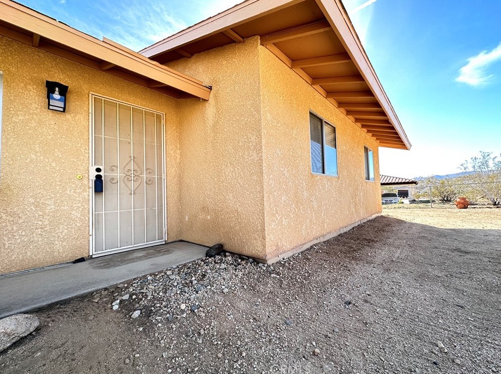 4657 Avenida Del Sol, Joshua Tree CA  92252-1501 exterior