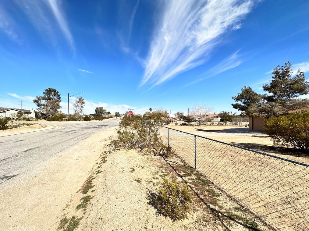 4657 Avenida Del Sol, Joshua Tree CA  92252-1501 exterior