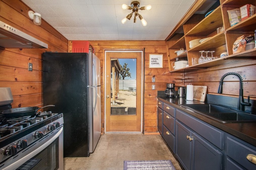 59062 Forrest Dr, Yucca Valley CA  92284-9011 exterior