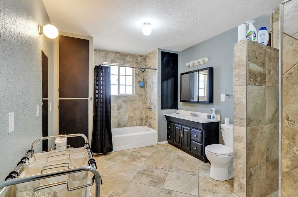 4999 Araby Ave, Twntynine Plm CA  92277-6744 exterior