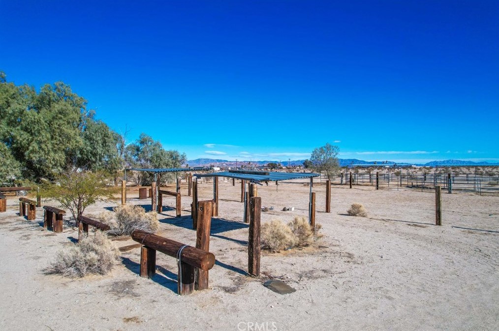 4999 Araby Ave, Twntynine Plm CA  92277-6744 exterior