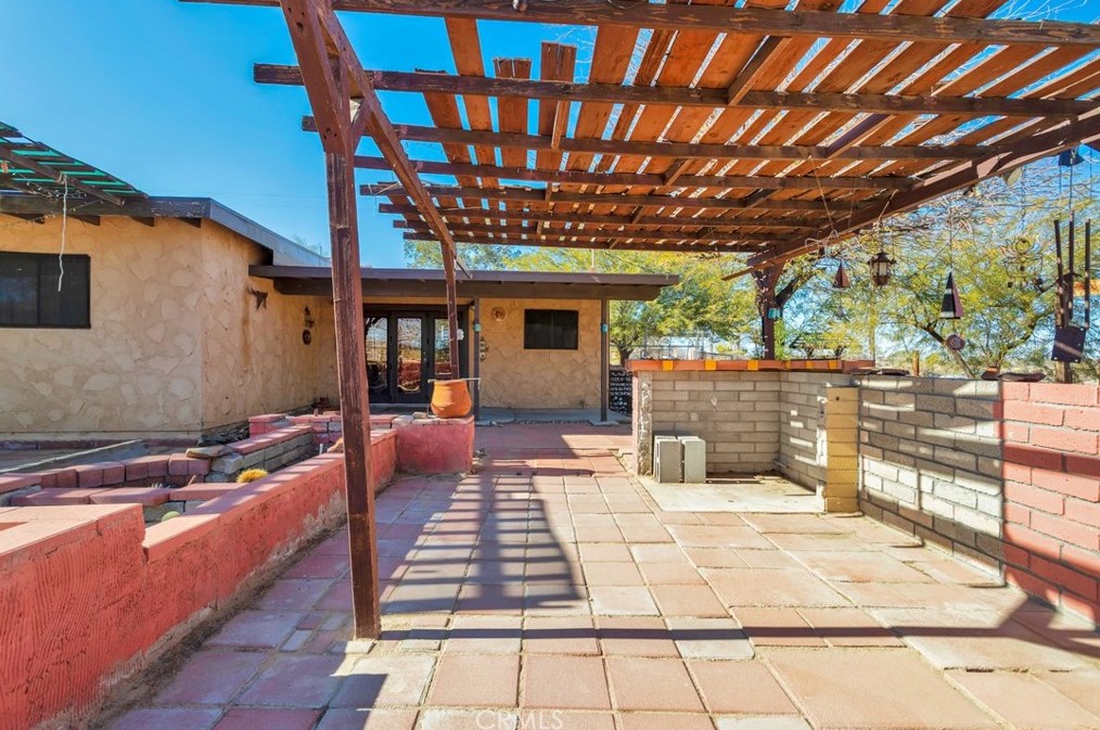 4999 Araby Ave, Twntynine Plm CA  92277-6744 exterior