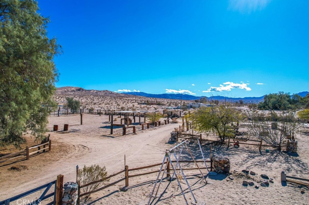 4999 Araby Ave, Twntynine Plm CA  92277-6744 exterior