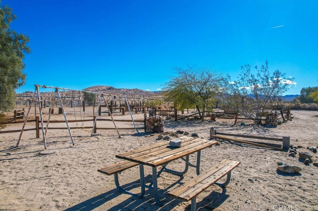 4999 Araby Ave, Twntynine Plm CA  92277-6744 exterior