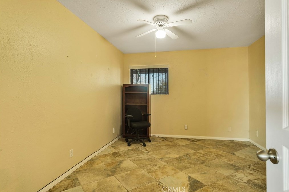 4999 Araby Ave, Twntynine Plm CA  92277-6744 exterior