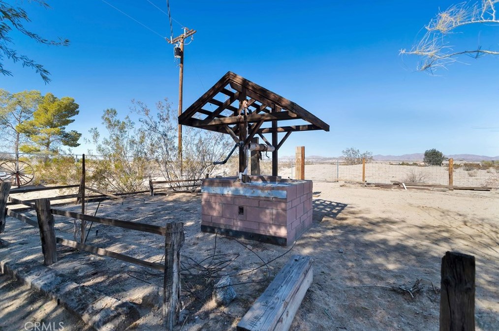 4999 Araby Ave, Twntynine Plm CA  92277-6744 exterior