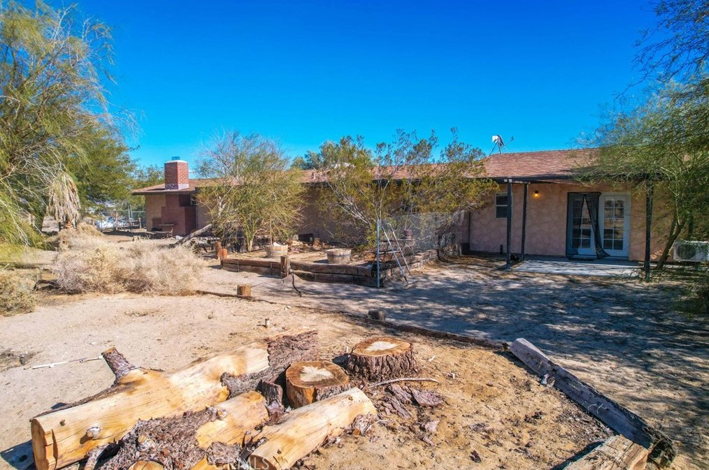 4999 Araby Ave, Twntynine Plm CA  92277-6744 exterior