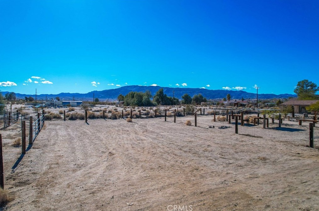 4999 Araby Ave, Twntynine Plm CA  92277-6744 exterior