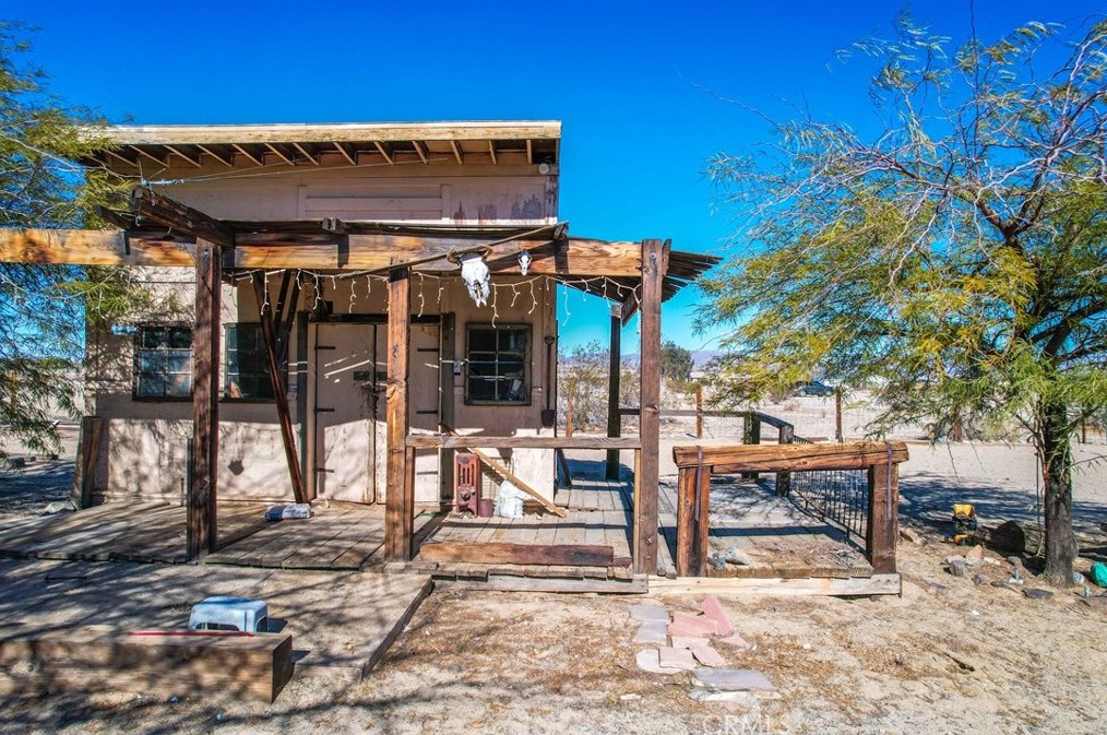 4999 Araby Ave, Twntynine Plm CA  92277-6744 exterior