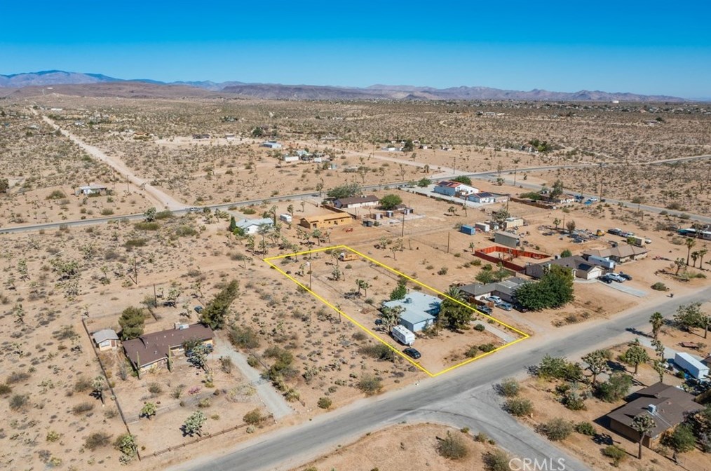 4592 Camarilla Ave, Yucca Valley CA  92284-1226 exterior