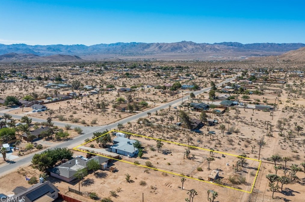 4592 Camarilla Ave, Yucca Valley CA  92284-1226 exterior