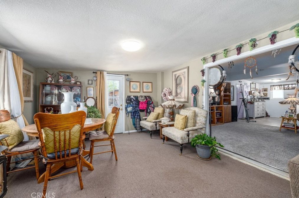 4592 Camarilla Ave, Yucca Valley CA  92284-1226 exterior
