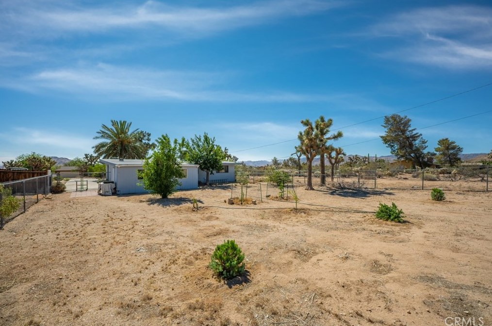 4592 Camarilla Ave, Yucca Valley CA  92284-1226 exterior