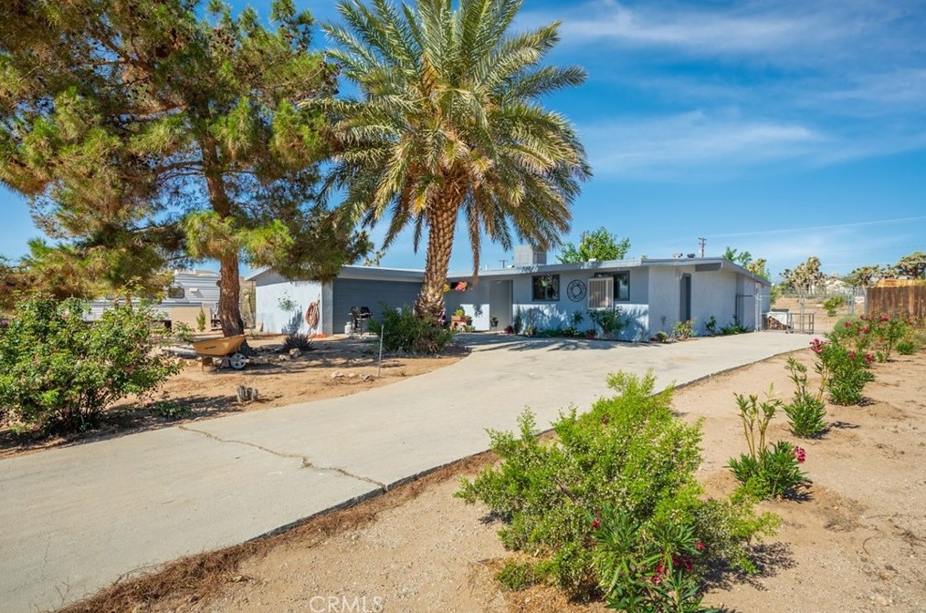 4592 Camarilla Ave, Yucca Valley CA  92284-1226 exterior