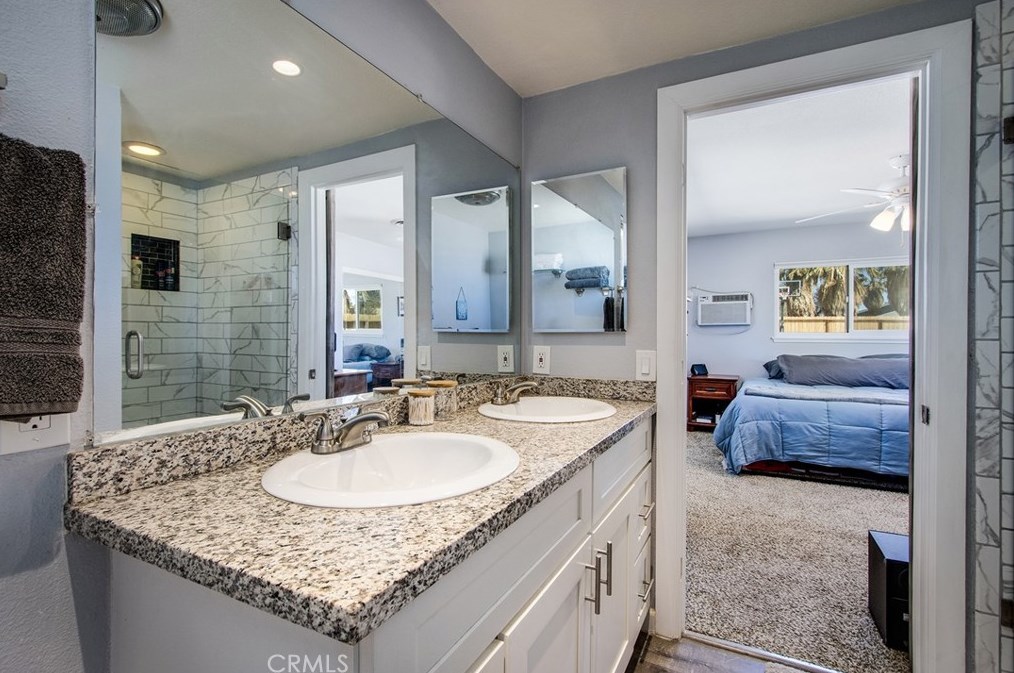 5837 La Luna Ave, Twntynine Plm CA  92277-5210 exterior