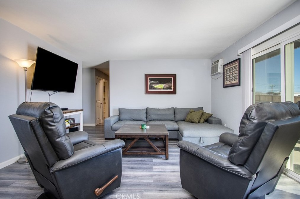 5837 La Luna Ave, Twntynine Plm CA  92277-5210 exterior