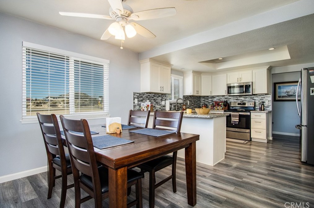 5837 La Luna Ave, Twntynine Plm CA  92277-5210 exterior