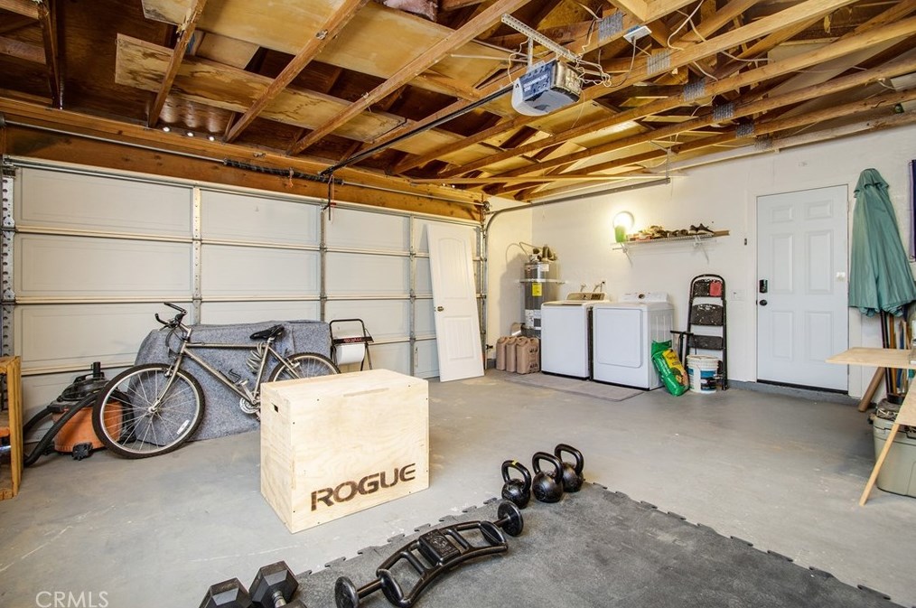 5837 La Luna Ave, Twntynine Plm CA  92277-5210 exterior