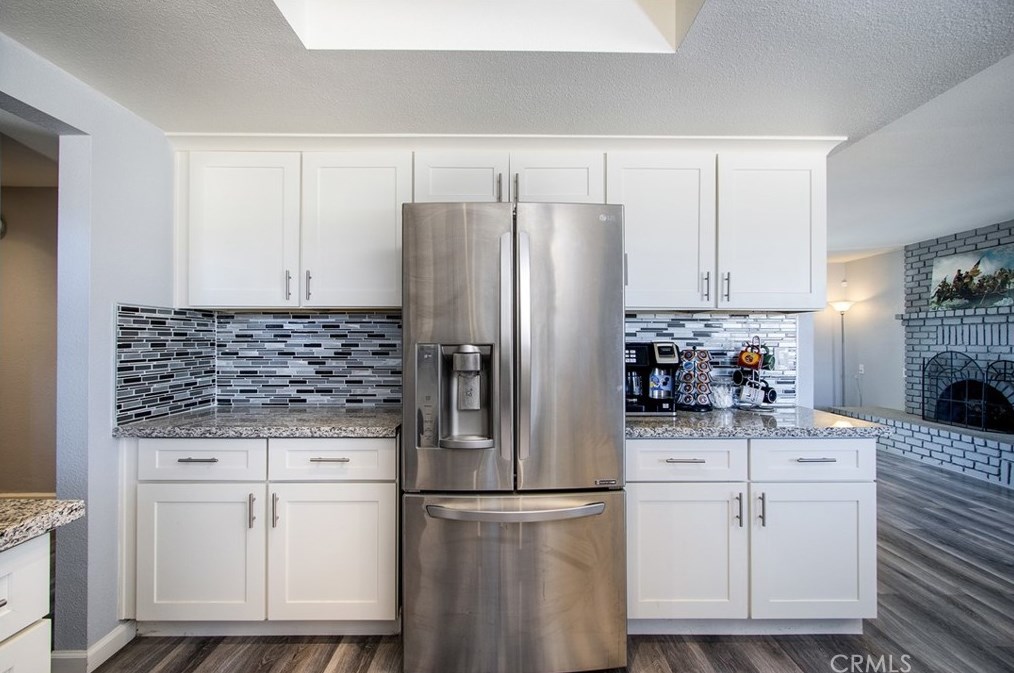 5837 La Luna Ave, Twntynine Plm CA  92277-5210 exterior