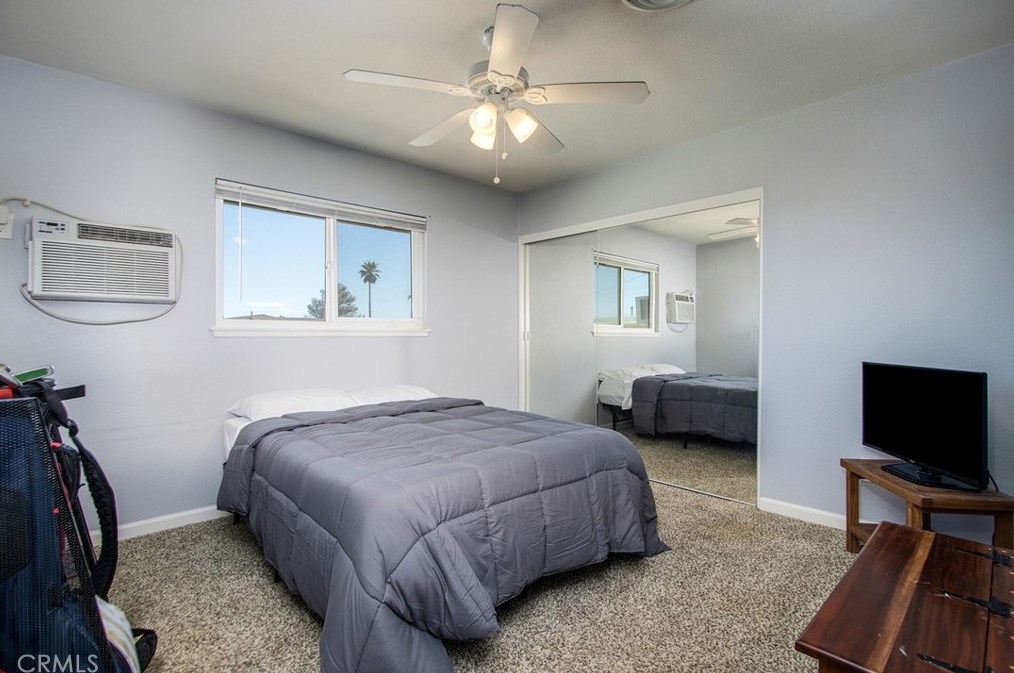 5837 La Luna Ave, Twntynine Plm CA  92277-5210 exterior