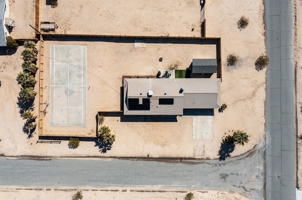 5837 La Luna Ave, Twntynine Plm CA  92277-5210 exterior