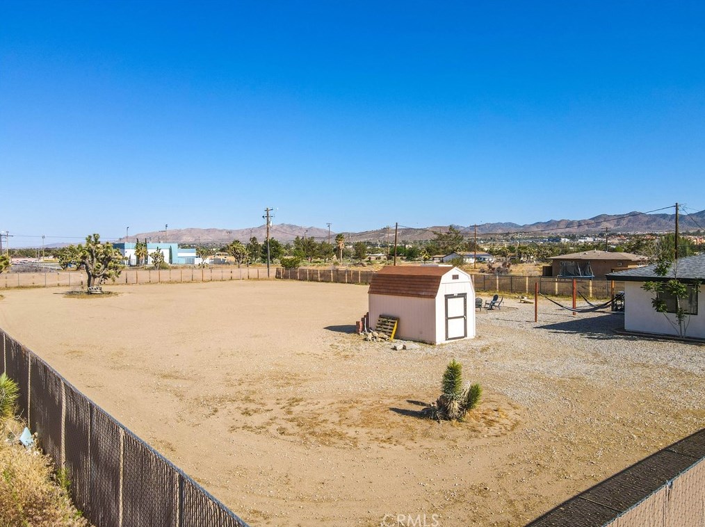 6989 Cholla Ave, Yucca Valley CA  92284-2704 exterior