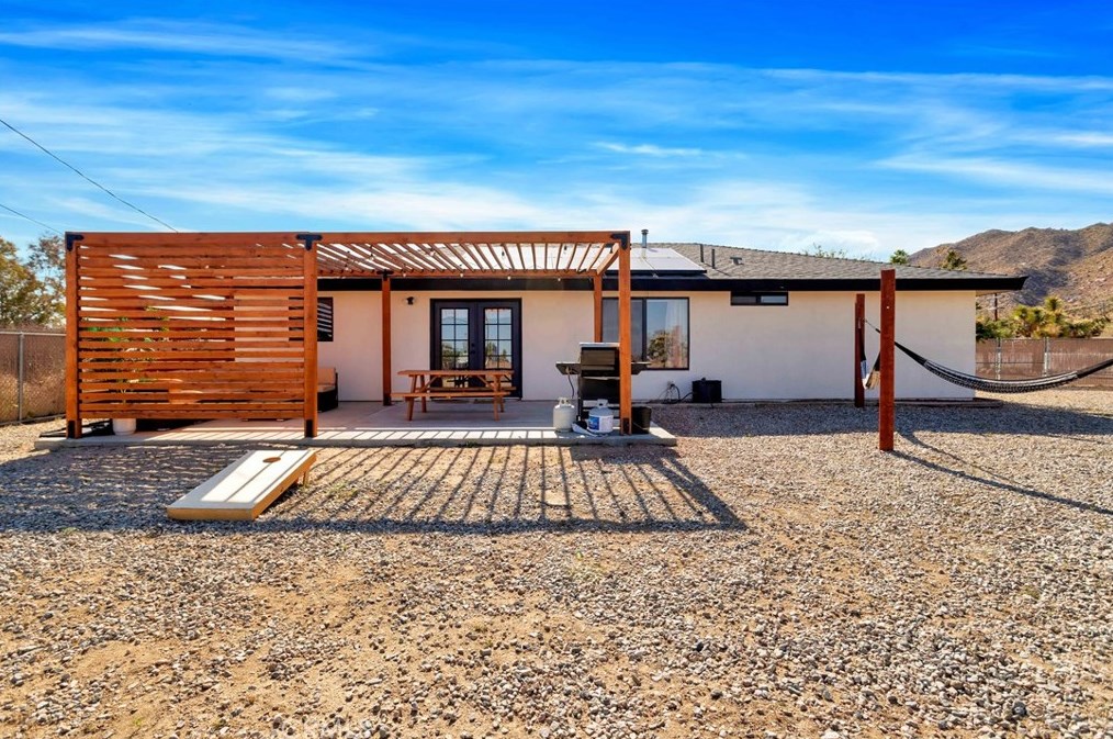 6989 Cholla Ave, Yucca Valley CA  92284-2704 exterior