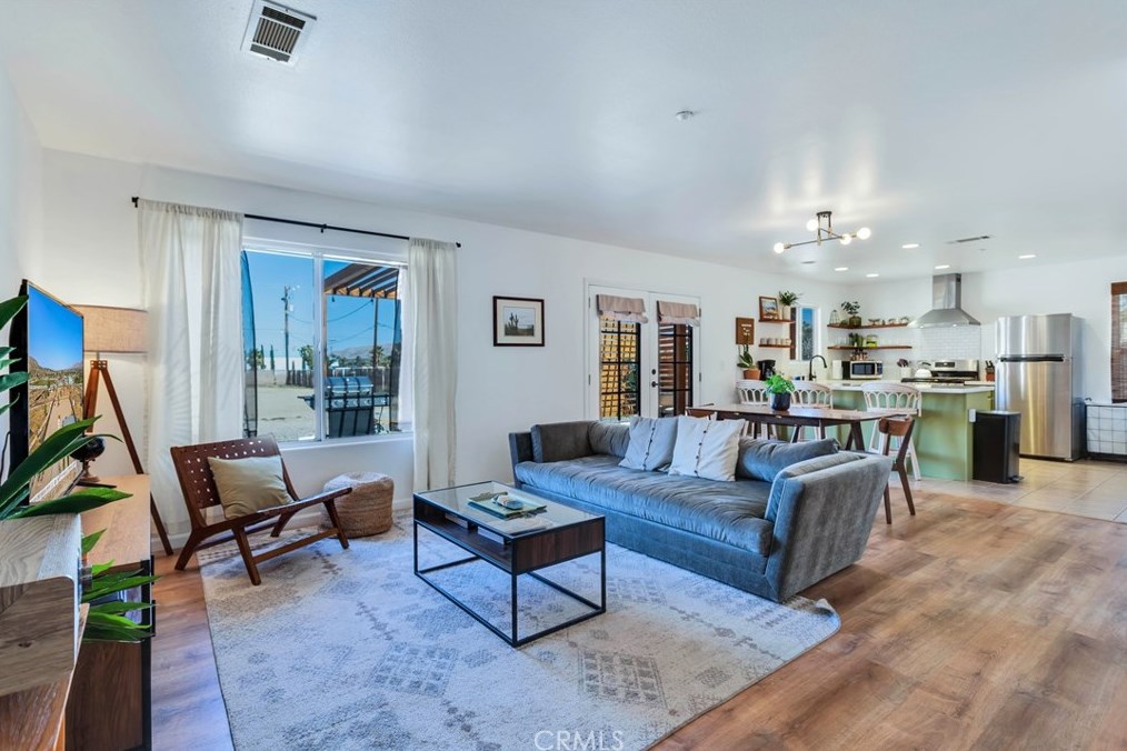 6989 Cholla Ave, Yucca Valley CA  92284-2704 exterior