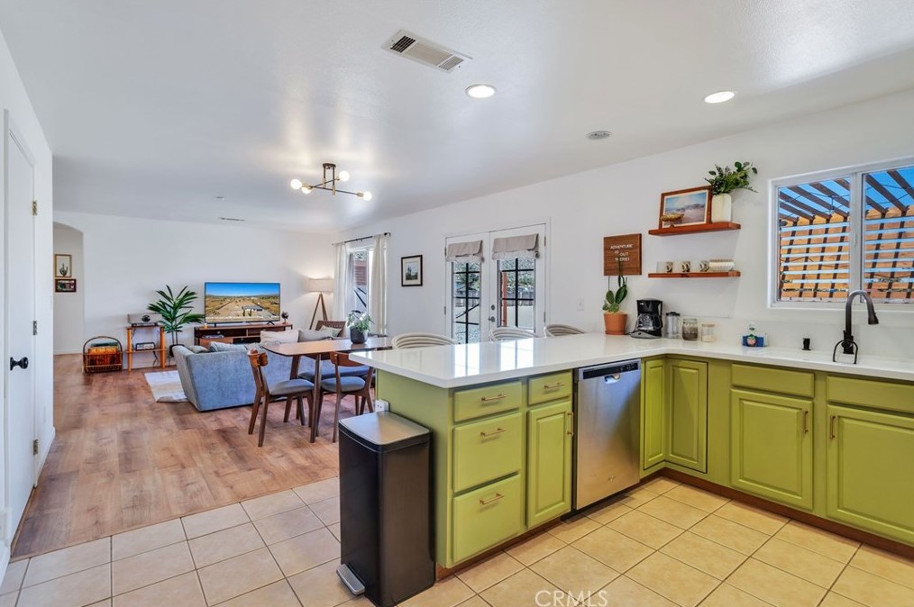 6989 Cholla Ave, Yucca Valley CA  92284-2704 exterior