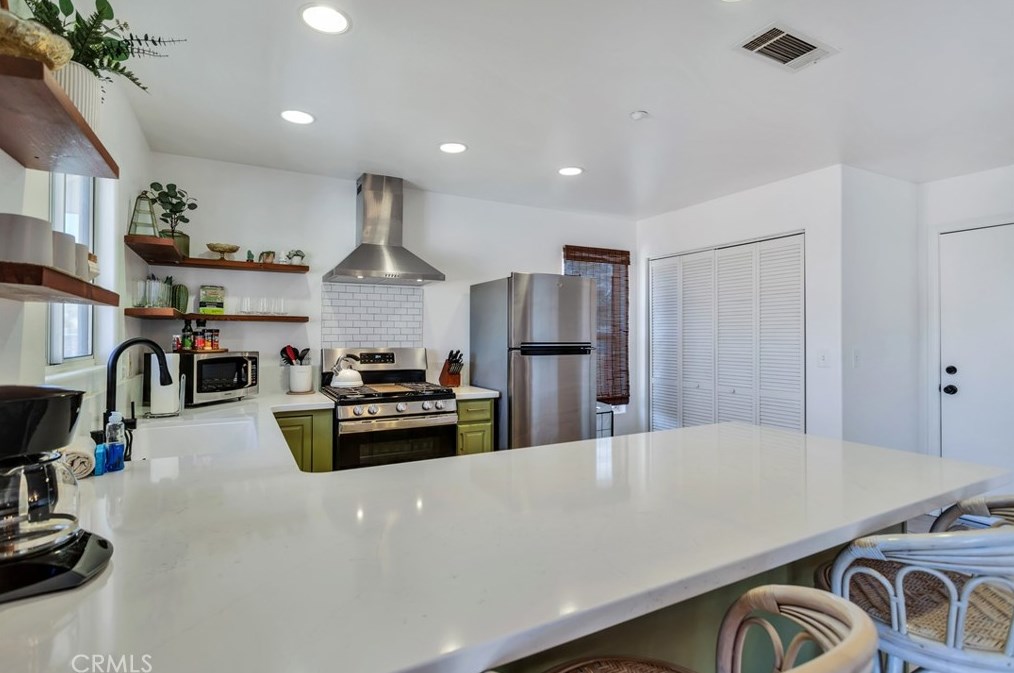 6989 Cholla Ave, Yucca Valley CA  92284-2704 exterior