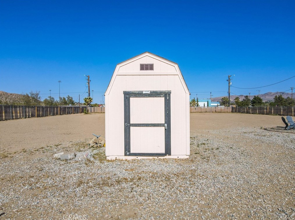 6989 Cholla Ave, Yucca Valley CA  92284-2704 exterior