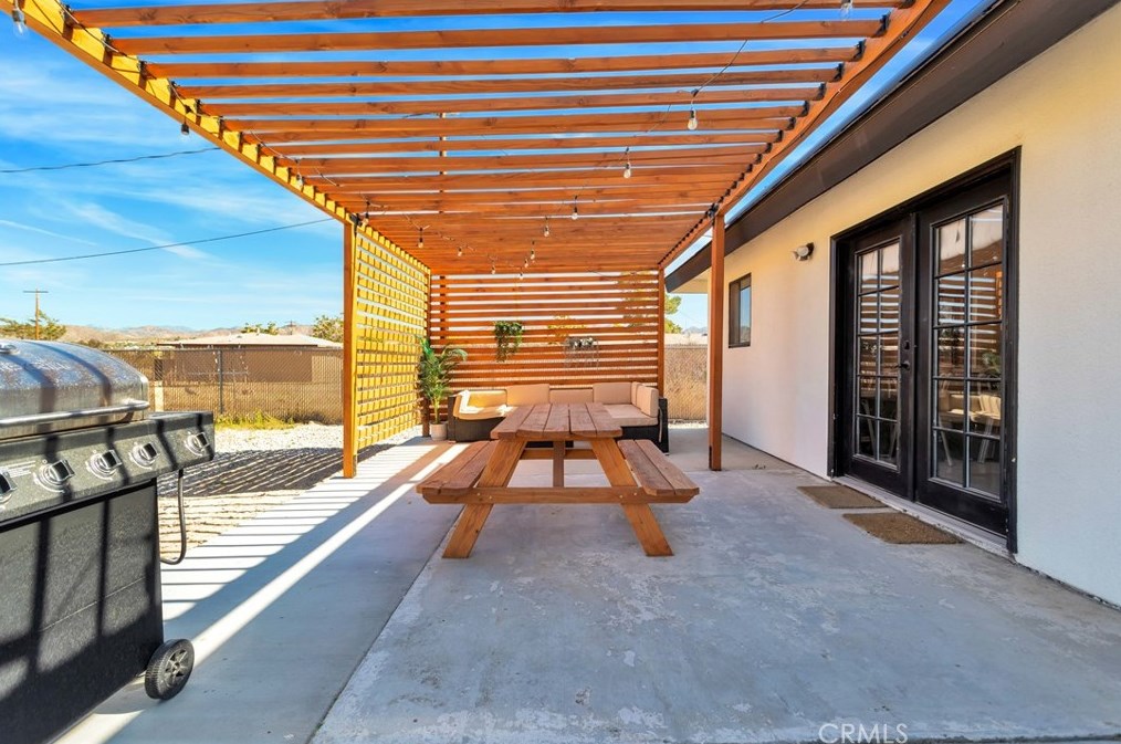 6989 Cholla Ave, Yucca Valley CA  92284-2704 exterior