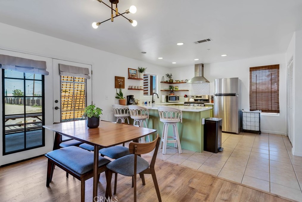 6989 Cholla Ave, Yucca Valley CA  92284-2704 exterior