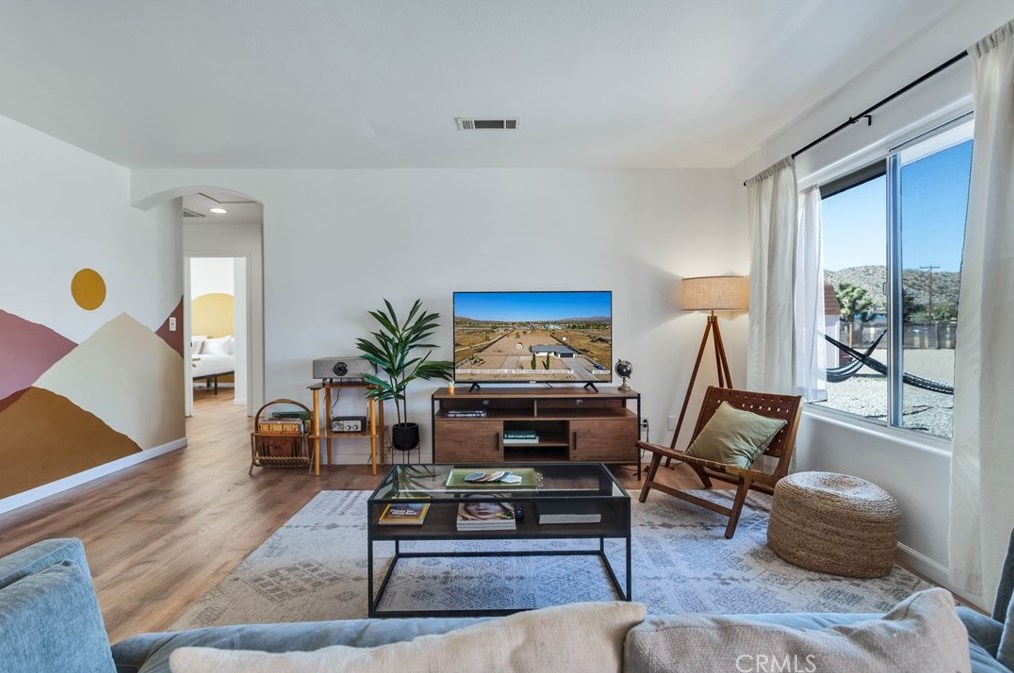 6989 Cholla Ave, Yucca Valley CA  92284-2704 exterior