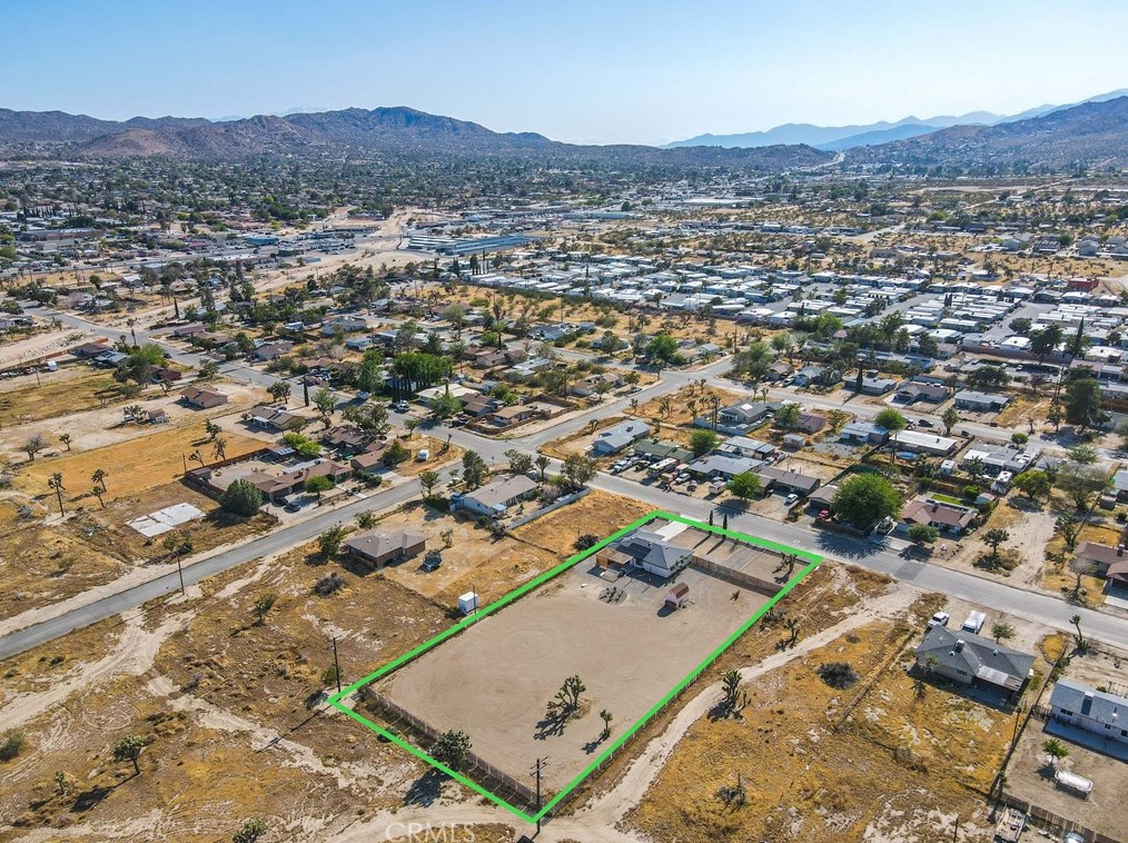 6989 Cholla Ave, Yucca Valley CA  92284-2704 exterior