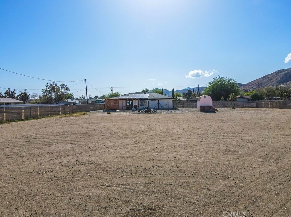 6989 Cholla Ave, Yucca Valley CA  92284-2704 exterior