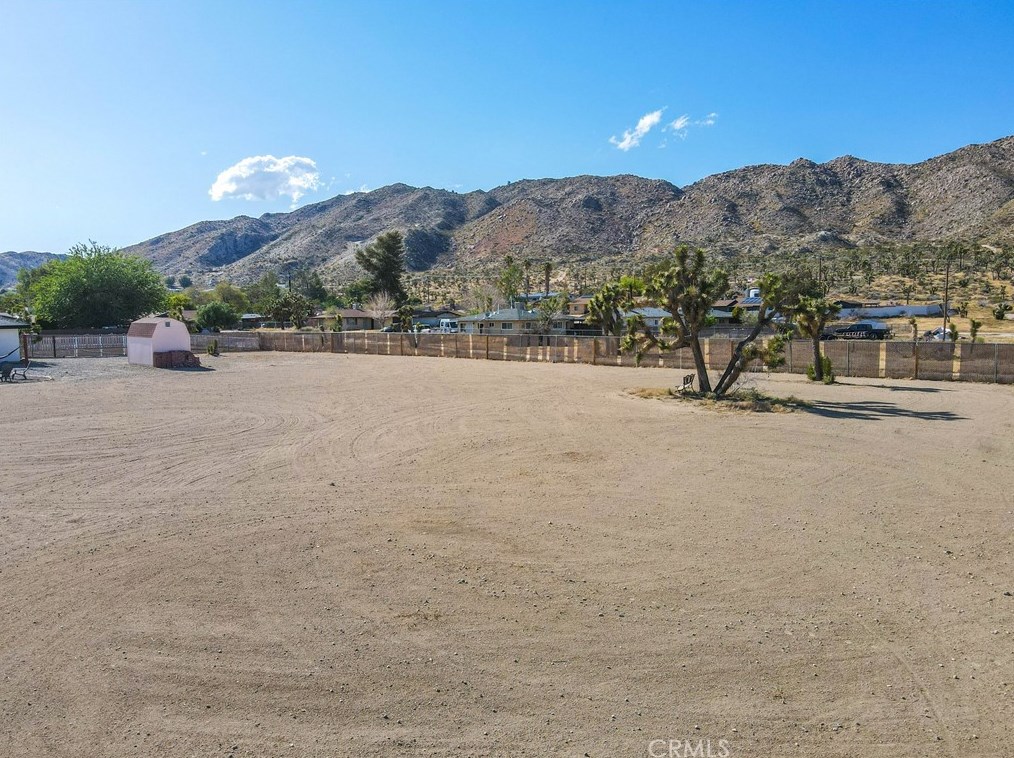 6989 Cholla Ave, Yucca Valley CA  92284-2704 exterior