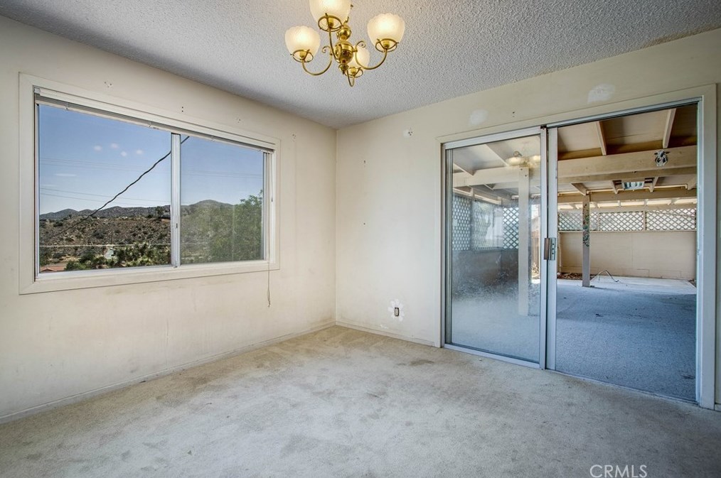 7554 Pinon Dr, Yucca Valley CA  92284-8300 exterior