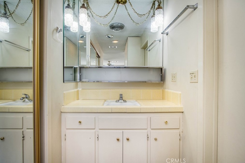 7554 Pinon Dr, Yucca Valley CA  92284-8300 exterior