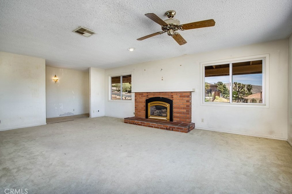 7554 Pinon Dr, Yucca Valley CA  92284-8300 exterior