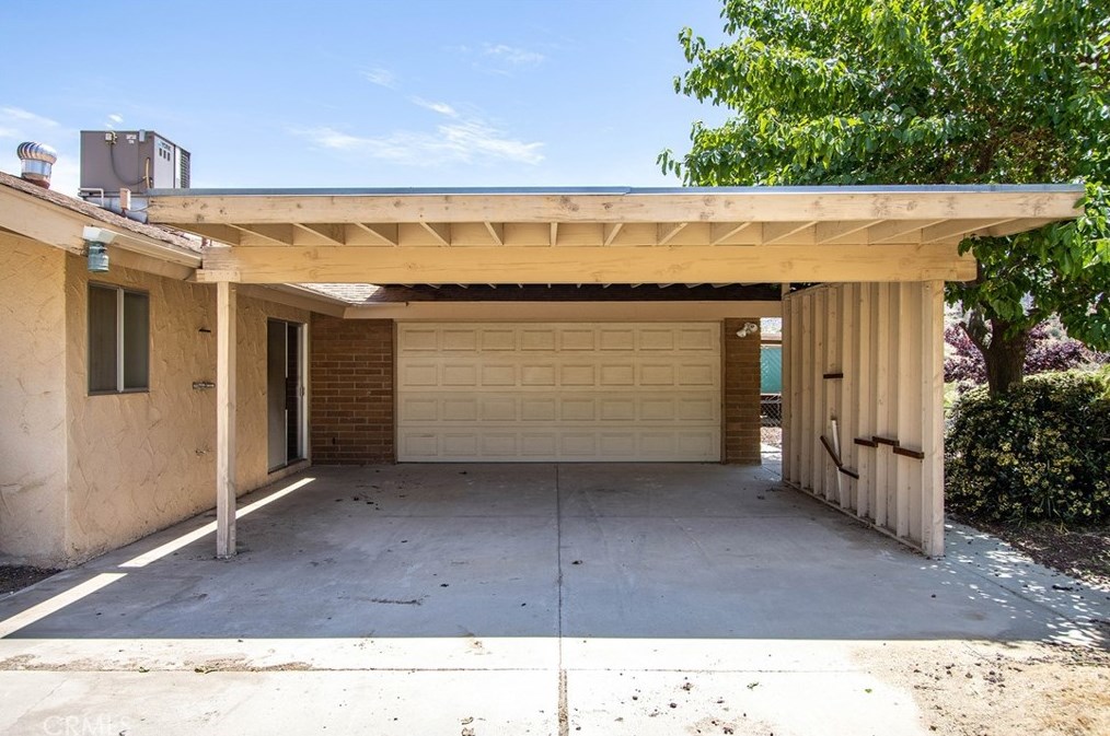 7554 Pinon Dr, Yucca Valley CA  92284-8300 exterior
